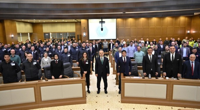 Personel, sertifikalarını Başkan Aktaş'ın elinden aldı