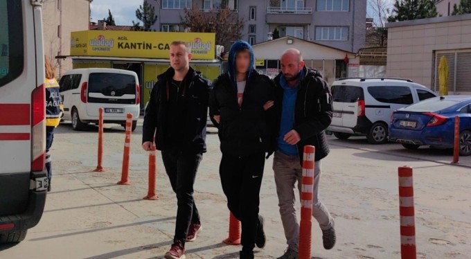 Bursa'da 2 kişiyi bıçaklayan şüpheli saklandığı evde kıskıvrak yakalandı