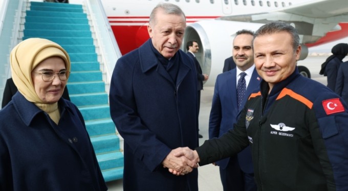 Cumhurbaşkanı Recep Tayyip Erdoğan, Türkiye'nin ilk Astronotu Alper Gezeravcı'yı kabul etti