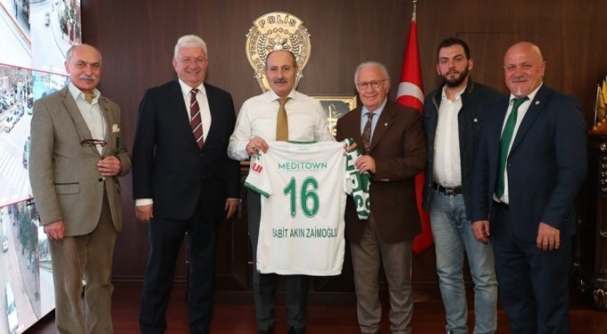 Bursaspor yönetimi, Bursa İl Emniyet Müdürü Dr. Sabit Akın Zaimoğlu'nu ziyaret etti