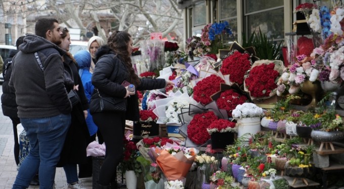 Bursalı çiçekçiler isyanda! "O kişi meslektaşımız değil"
