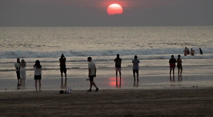 Bali'ye giden yabancı turistler 10 dolar vergi ödeyecek