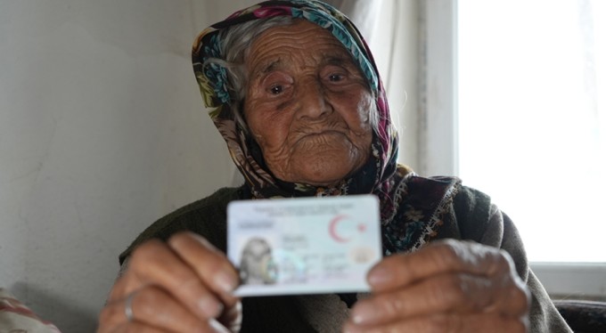 Türkiye'nin en yaşlı insanı 117 yaşındaki Arzu ninenin tek isteği var