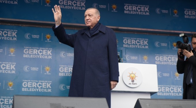 Erdoğan: "Dün birlikte yoldaşlık ettiklerini bugün sırtından hançerliyorlar"