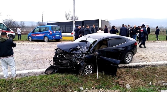Halk otobüsü ve  otomobil kazasından acı haber geldi!