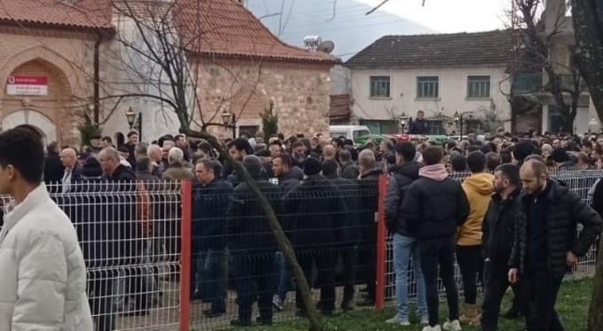 Kazada hayatını kaybeden sürücü gözyaşları arasında toprağa verildi