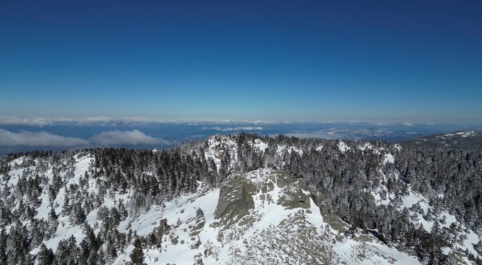 Uludağ'ın ayak basılmayan karla kaplı manzarası görüntülendi