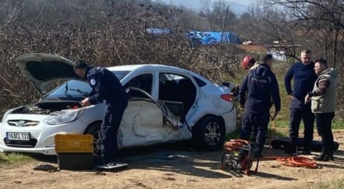 Bursa'da 2 otomobil çarpışması sonucu 5 kişi yaralandı!