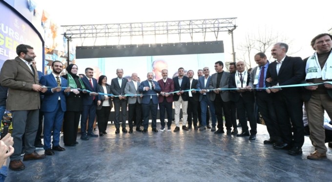 Bursa Büyükşehir Belediye Başkanı Alinur Aktaş'ın seçim irtibat ofisi açıldı