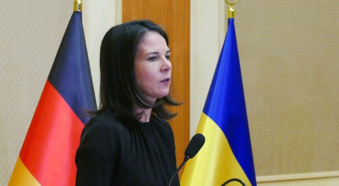 Almanya Dışişleri Bakanı Baerbock'un Ukrayna ziyaretine Rus İHA'sı engeli