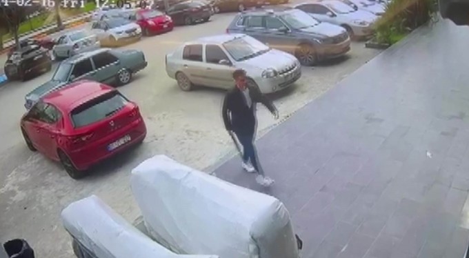 Kıskançlık krizine girdi, iş yerini basıp kan gölüne çeviri!