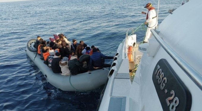Ayvacık açıklarında 22'si çocuk, 46 kaçak göçmen yakalandı