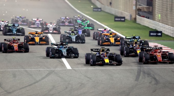 Sezonun ilk yarışı Max Verstappen'in