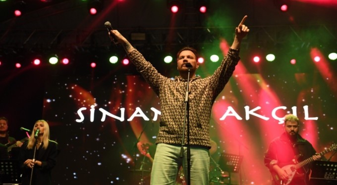 Osmangazi Meydanı'nda coşku Sinan Akçıl ile devam etti