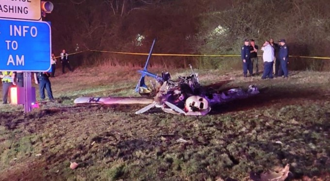 ABD'de küçük uçak otoyolun kenarına düştü: 5 ölü