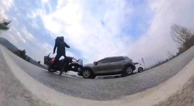 Bursa'daki motosiklet kazası aksiyon kamerasına yansıdı!