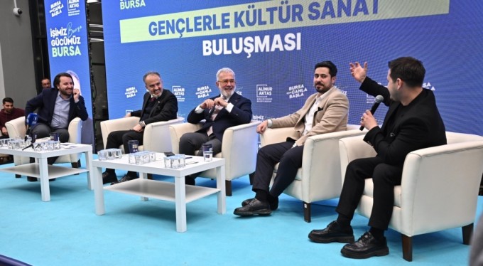 Başkan Aktaş'tan gençlerle sazlı sözlü muhabbet