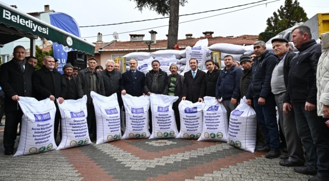 Büyükşehir'den besiciye yem desteği