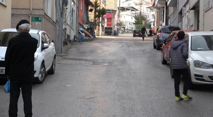 Bursa'da 10 yaşındaki çocuk otomobilin altında kaldı: Yardımına koşmak için camdan atladı