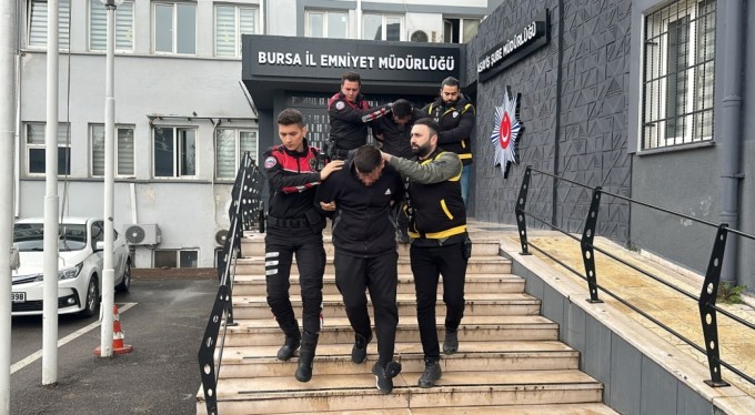 Bursa'da husumetlisinin kaçtığı eve doğru ateş açtı, olayla ilgisi bulunmayan iki kadını yaraladı