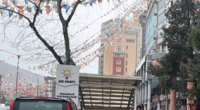 Bursa'da şiddetli yağmur hayatı olumsuz etkiledi