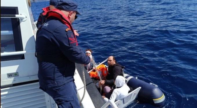 Yunanistan'ın ölüme ittiği 47 göçmen kurtarıldı