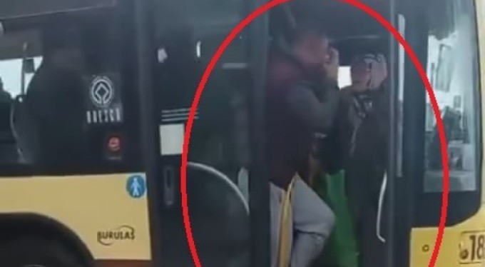 Bursa'da yolcu dolu otobüsün içi bir anda ringe döndü