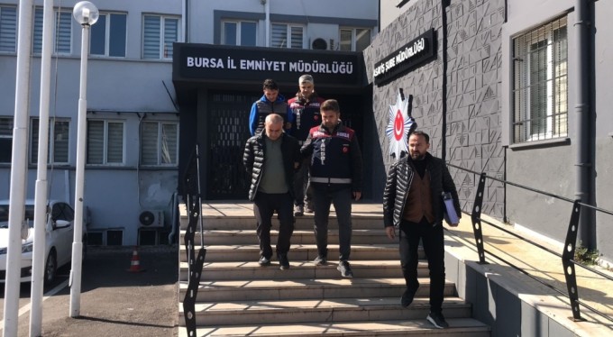 Kar vaadiyle vatandaşları dolandırdığı iddia edilen kuyumcular adliyeye sevk edildi