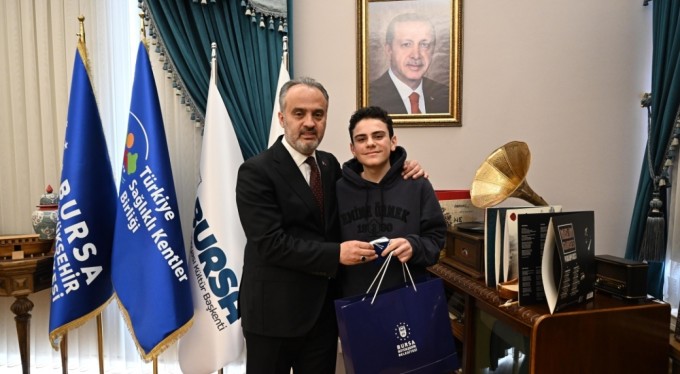 Türkiye'nin en genç satranç ustasından Başkan Aktaş'a ziyaret