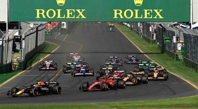 Avustralya Grand Prix'sini Carlos Sainz kazandı