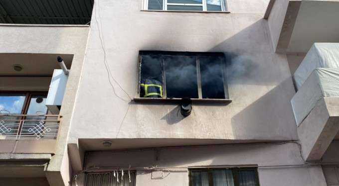 Bursa'da elektrikli battaniye daireyi kül etti!