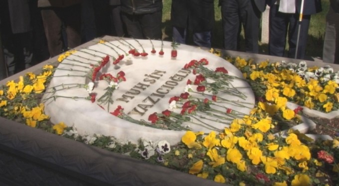 Muhsin Yazıcıoğlu vefatının 15. yıl dönümünde kabri başında dualarla anıldı