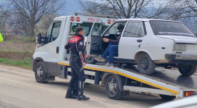 Bursa'da dur ihtarına uymayan sürücü kovalamaca sonucu yakalandı