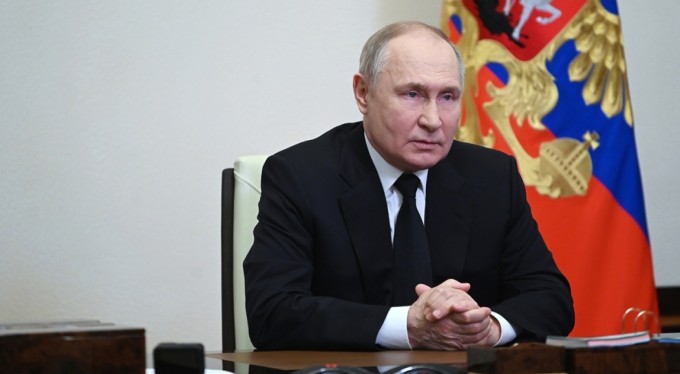Putin: "Ukrayna'ya verilen F-16'lar nerede olursa olsun meşru hedefimiz olacak"