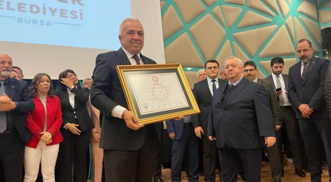 Nilüfer Belediye Başkanı Şadi Özdemir mazbatasını aldı