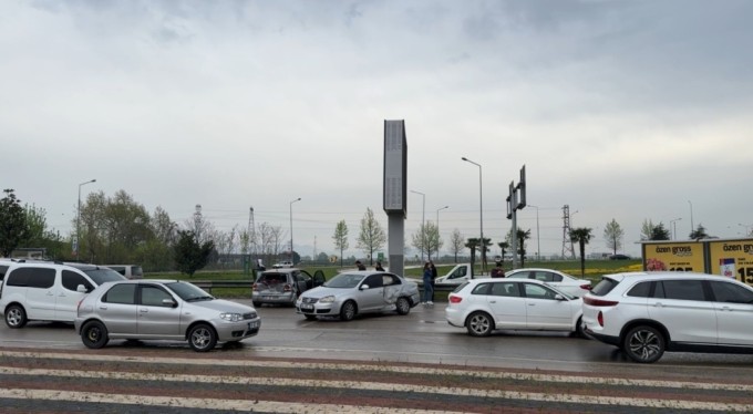 Bursa'da yakıt deposu delinen tır, şehri birbirine kattı