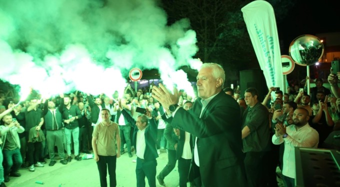 Bursa Büyükşehir Belediye Başkanı Mustafa Bozbey, Bursaspor maçı biletlerinin tamamını satın aldı