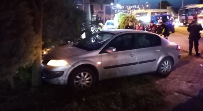 Otomobille çarpışan motosiklet sürücüsü hayatını kaybetti