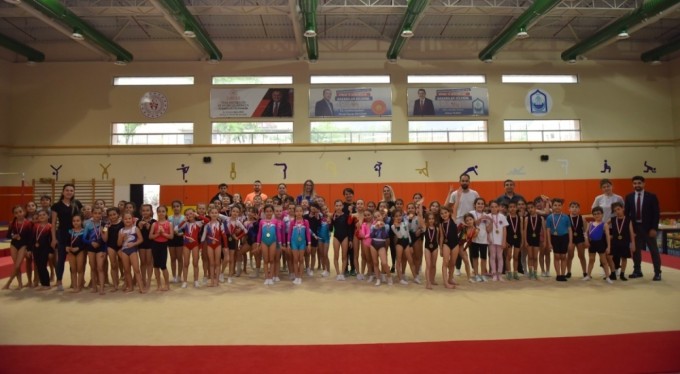 Yıldırım'da 23 Nisan'a özel jimnastik müsabakası