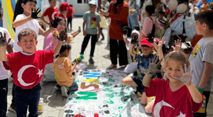 Uludağ Enerji 23 Nisan'ı afet bölgesindeki çocuklarla kutladı