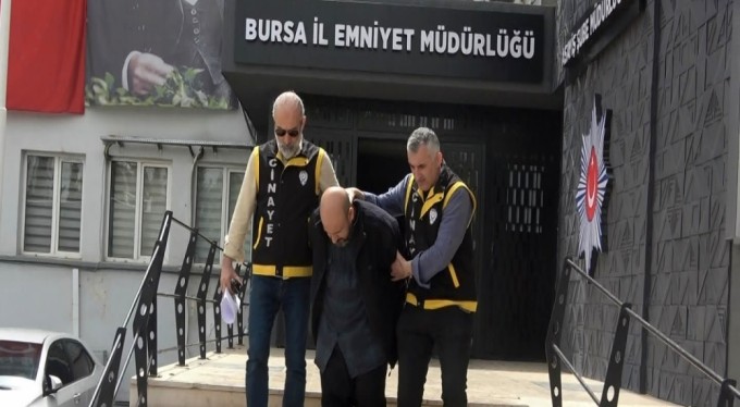 Bursa'da markette bir kişiyi bıçaklayarak öldüren zanlı adliyeye sevk edildi