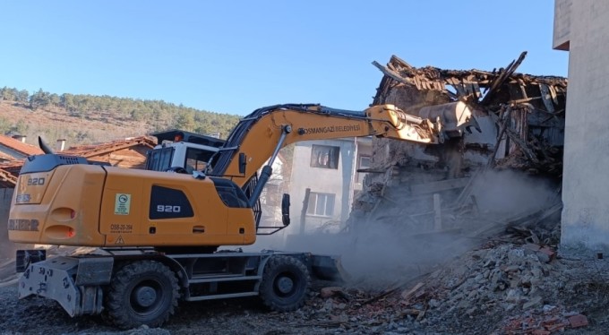 Osmangazi'de metruk bina yıkımları hız kazandı