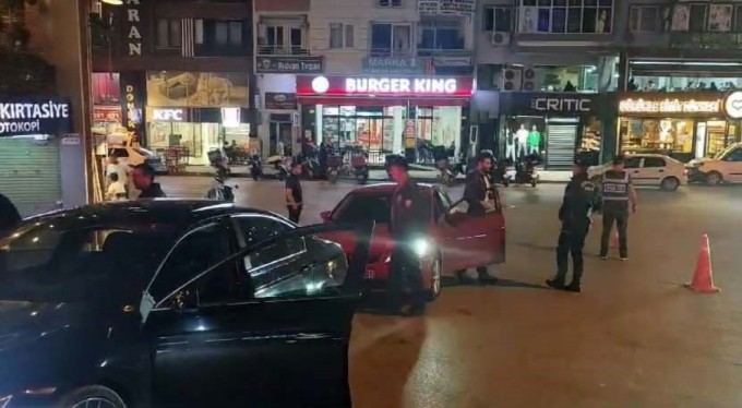 Bursa'da çok sayıda polisin katılımıyla 'Huzur' operasyonu
