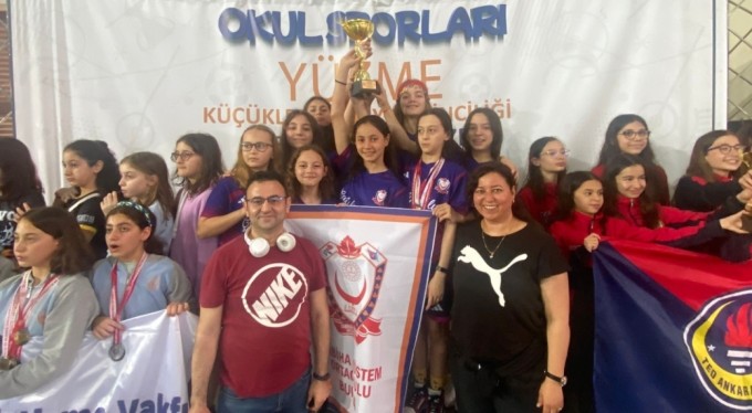 Bursalı kızlar Türkiye Şampiyonu