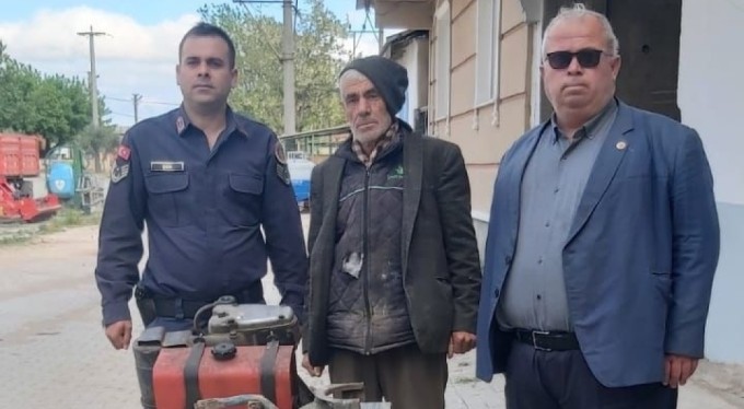 Tarladan su motoru çalan hırsızlar yakalandı