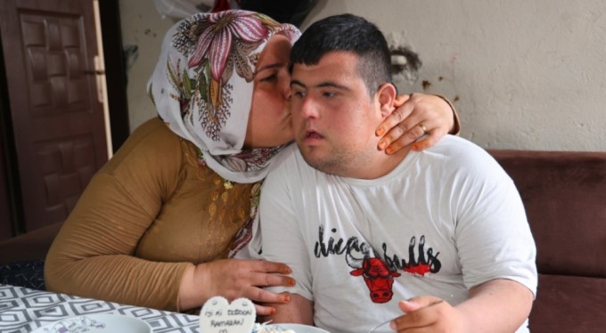 Down sendromlu Ramazan'a ağlatan doğum günü sürprizi