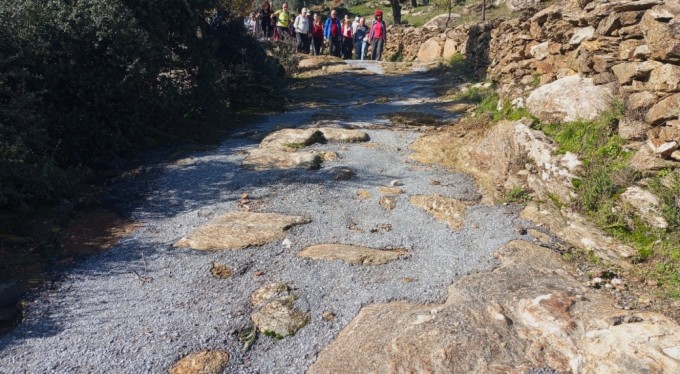 2 bin 500 yıllık taş döşeme antik yola beton döktüler