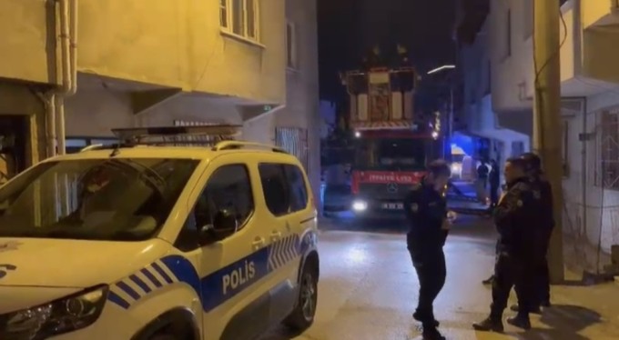 Bursa'da tartıştığı ailesini bıçakla rehin aldı!