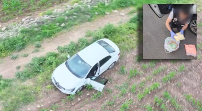 Dur ihtarına uymayarak tarlaya kaçan otomobilden 19 bin adet uyuşturucu hap çıktı