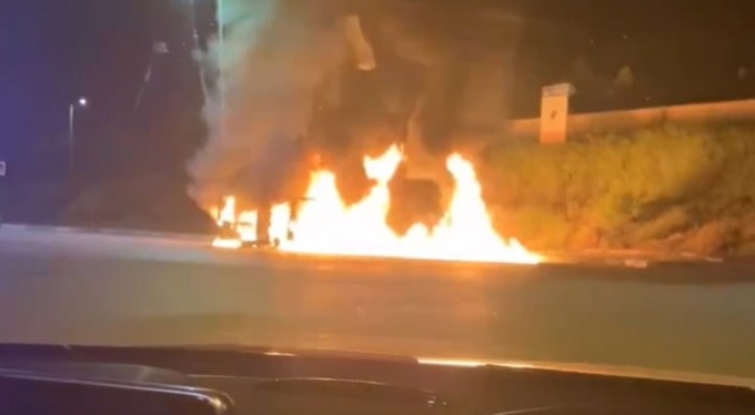 Bursa'da hafif ticari araç alevlere teslim oldu